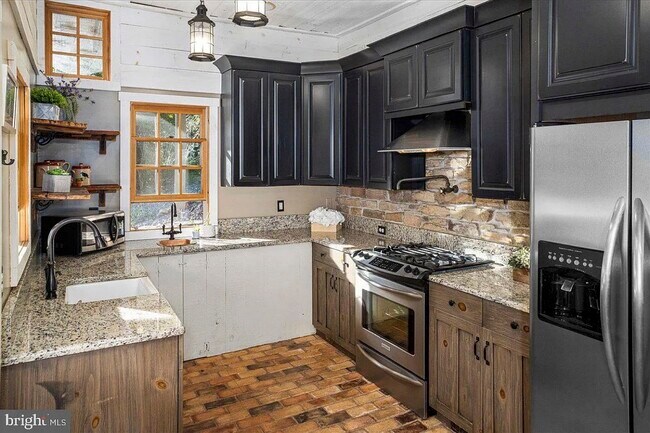 Building Photo - 2204 Daniel Bray Hwy