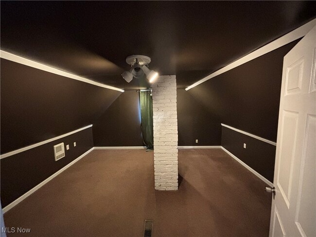 Building Photo - 1481 Robinwood Ave