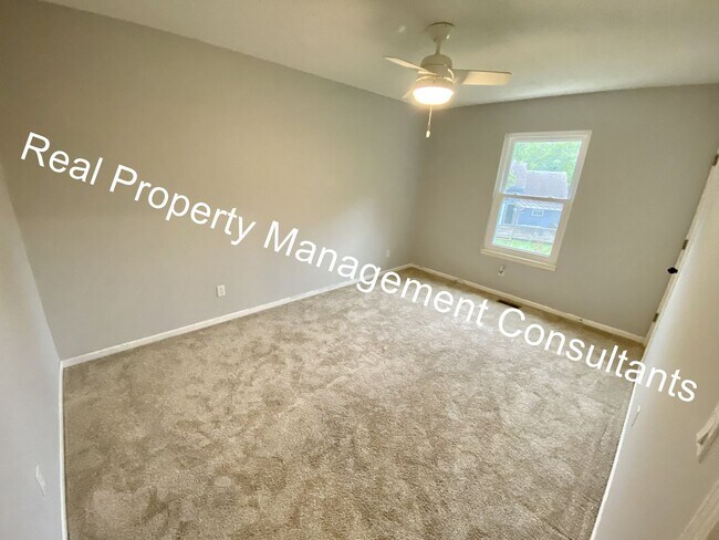 Building Photo - California Split-Level in Lee's Summit Sch...