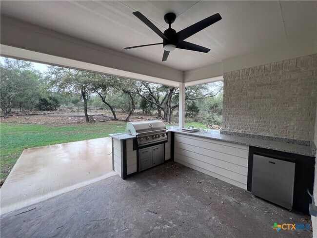 Building Photo - 725 Winding View