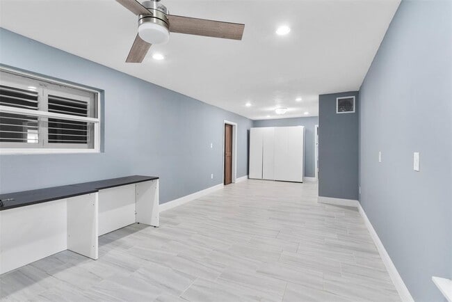 Building Photo - 7727 Barberton Dr