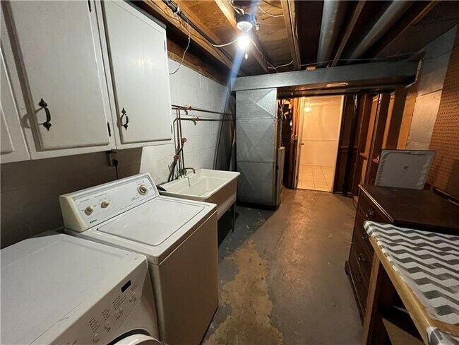 Building Photo - 456 Hunting Creek Rd