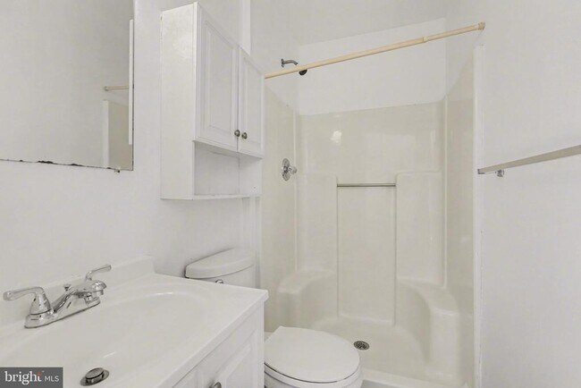 Building Photo - 2109 Highland Ct