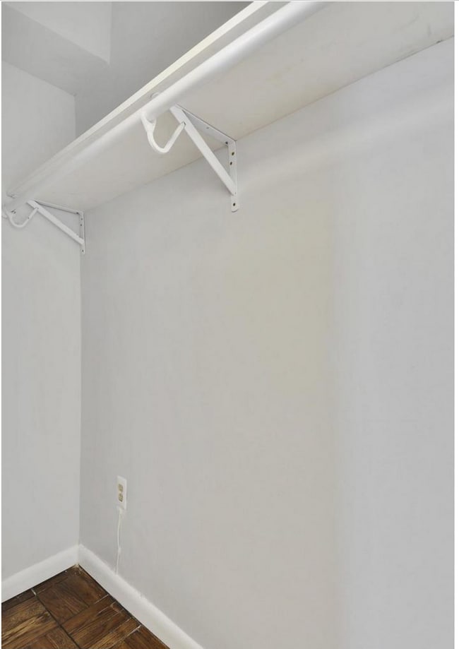 Building Photo - GORGEOUS JR ONE BEDROOM IN DOUPONT