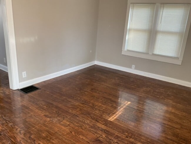 Building Photo - 1534 E 34th St