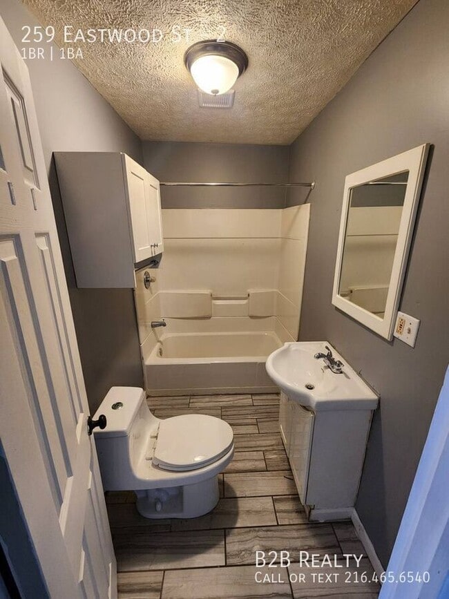 Building Photo - 259 Eastwood St