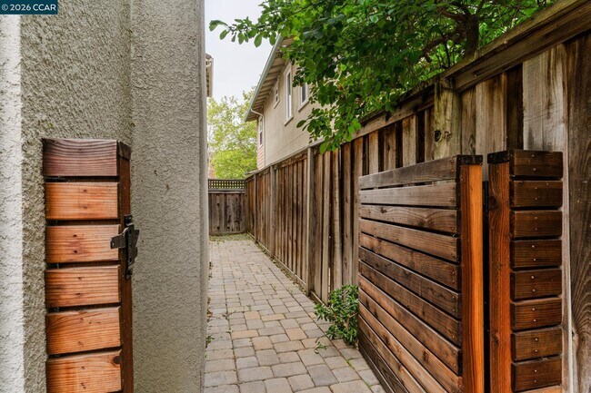 Building Photo - 3927 Hidden Grove Ln