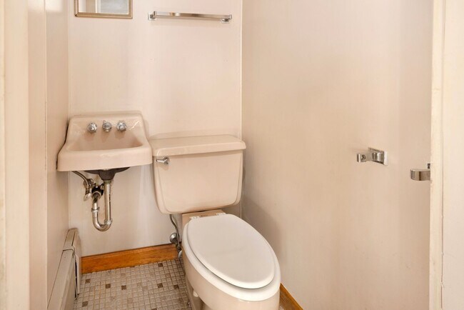 Building Photo - Charming 3BR Townhome in South Barre