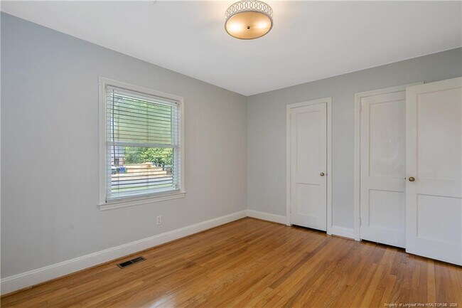 Building Photo - 415 Vista Dr