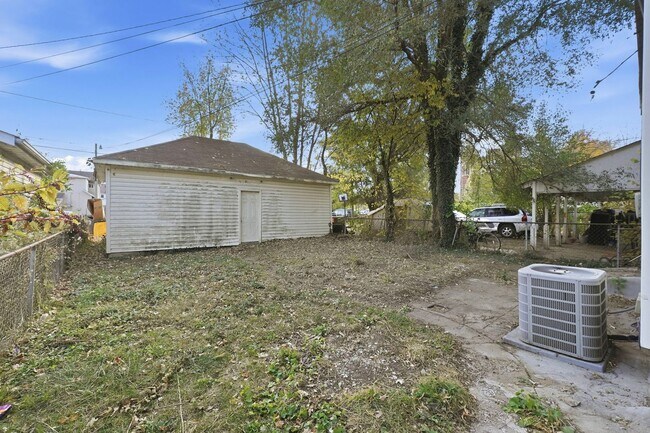 Building Photo - 3-Bed, 2-Bath Home with Large Kitchen & De...