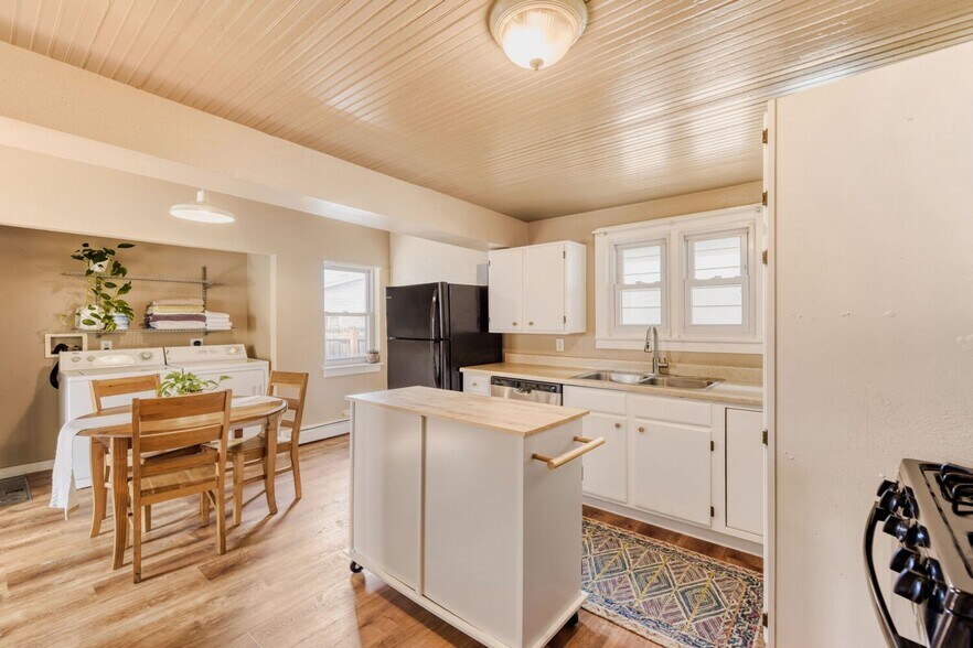 Building Photo - 4739 Pearl St