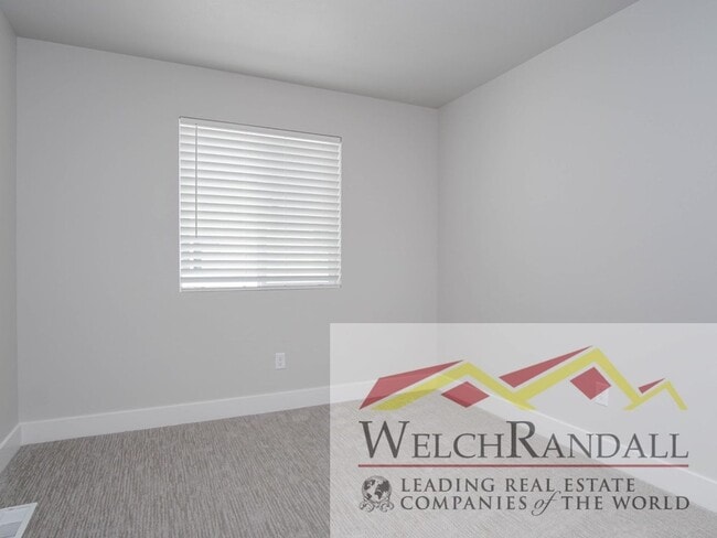 Building Photo - Live Comfortably in West Haven – Beautiful 3BR, 2.5BA Townhome for Rent!