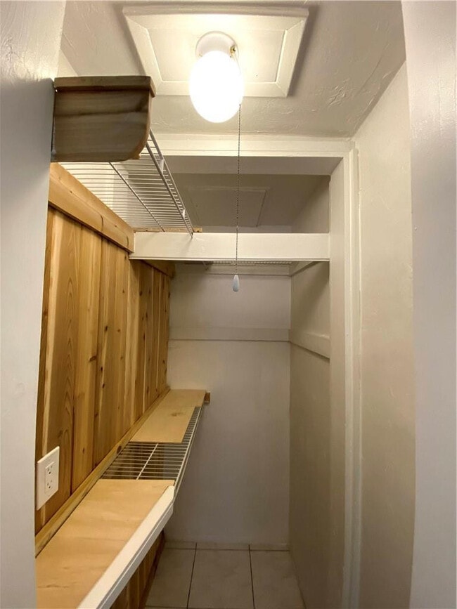 Building Photo - 1101 NE 17th Way