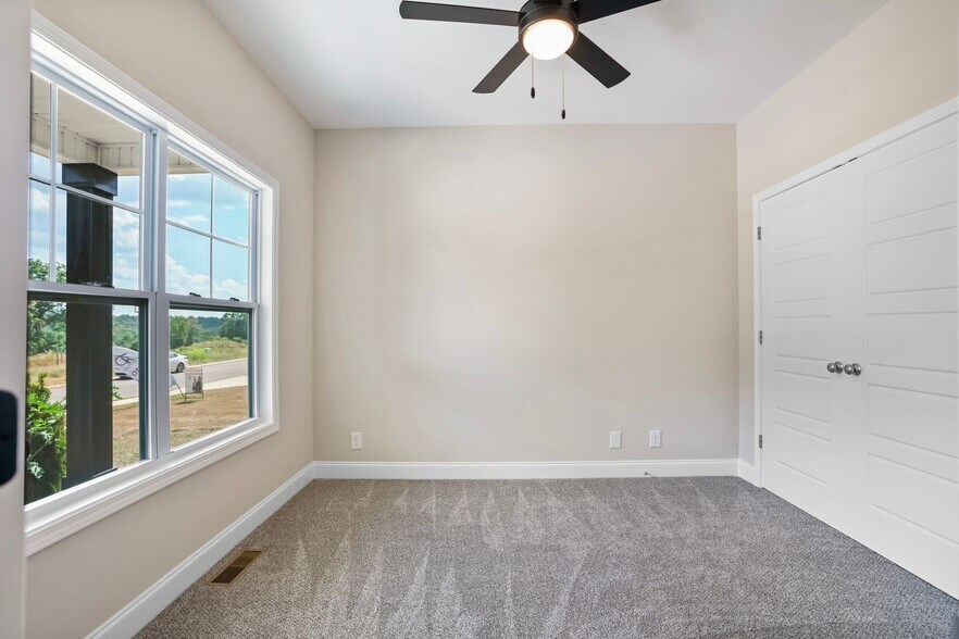 Building Photo - 3601 Westlake Dr