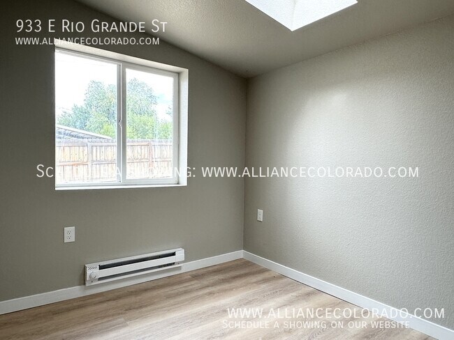 Building Photo - 933 E Rio Grande St