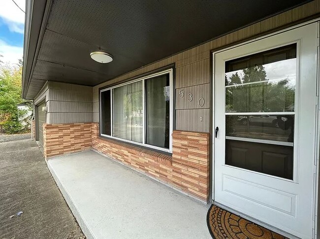 Building Photo - 530 SE 12th Ave