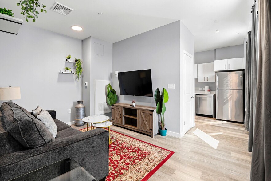 Building Photo - 95 Broadway-SI ID1240367P