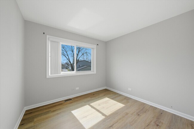 Building Photo - 238 Algonquin Ct