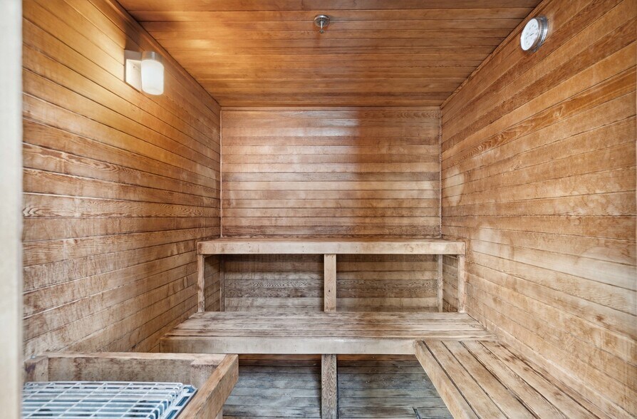 Building Photo - 401 E Ontario St