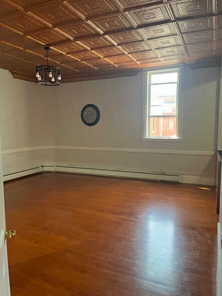 Building Photo - 9 W Main St