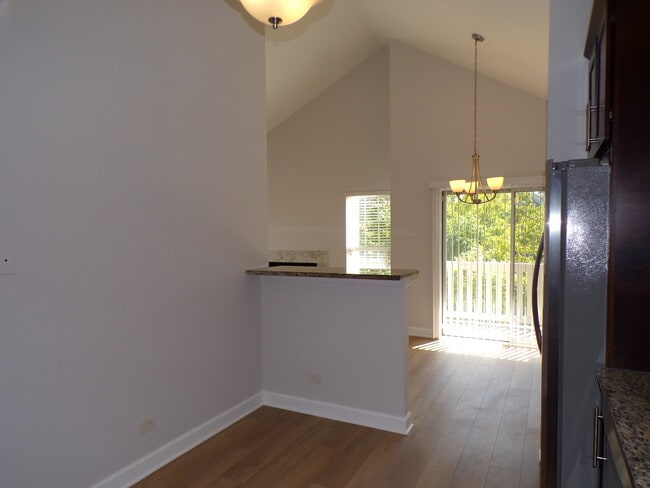 Building Photo - 891 Essex Cir