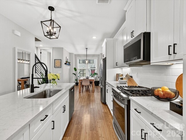 Building Photo - 2024 Terwilliger Trl