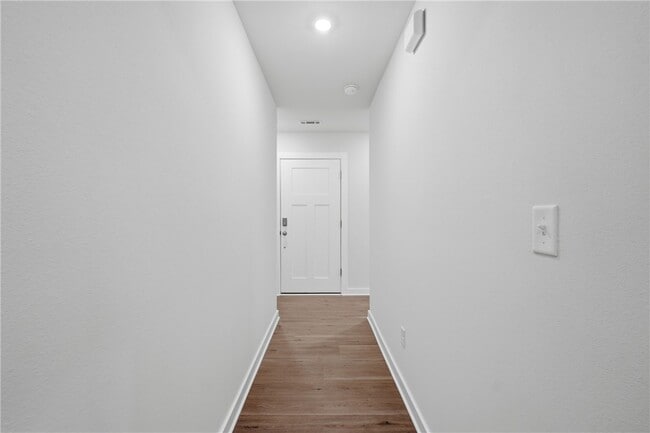 Building Photo - 1315 Valley Dr