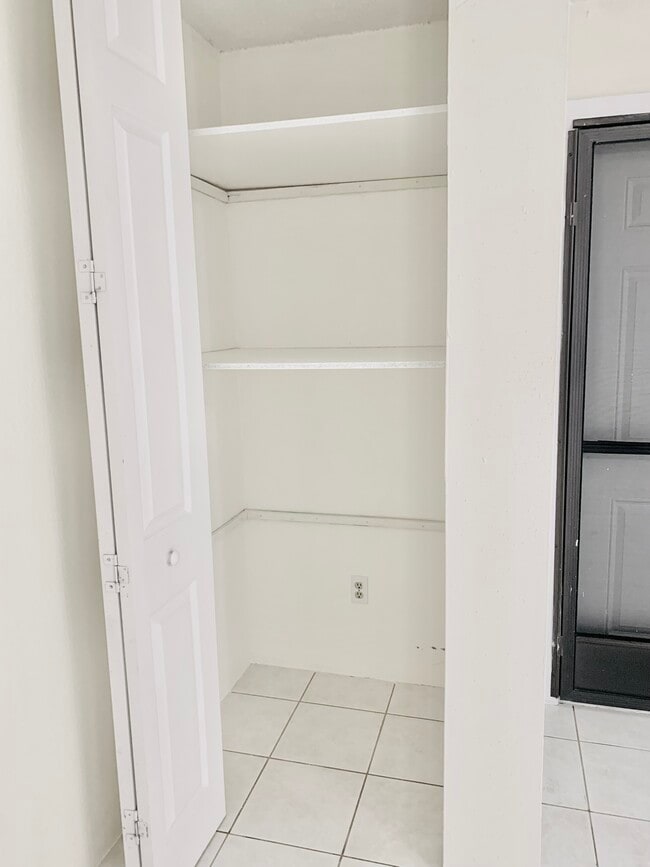 Building Photo - 826 Wiggins Pass Rd