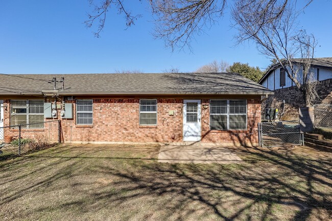 Building Photo - 3 Bedroom, 2 Bath Duplex in North Richland...