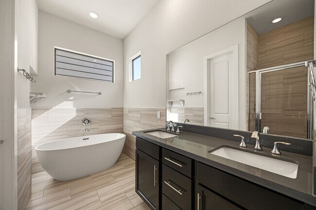 Building Photo - 3945 Tulane St