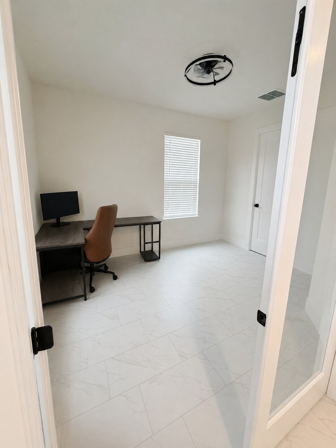 Building Photo - 15064 Grove Lake Dr