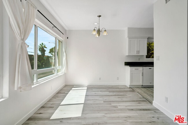 Building Photo - 10823 Camarillo St