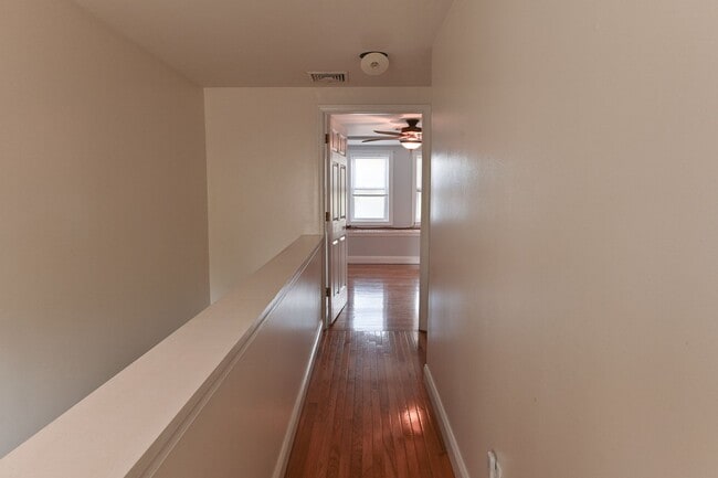 Building Photo - Spacious 3 Bedroom on Harris