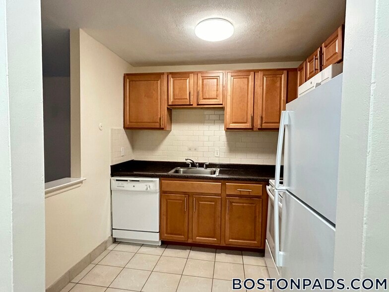 Building Photo - 245 Main St