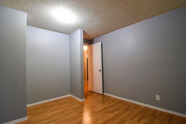 Building Photo - Shoreline Two Bedroom Condo