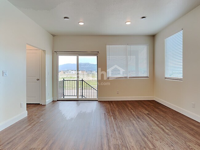 Building Photo - 3331 S 2580 W