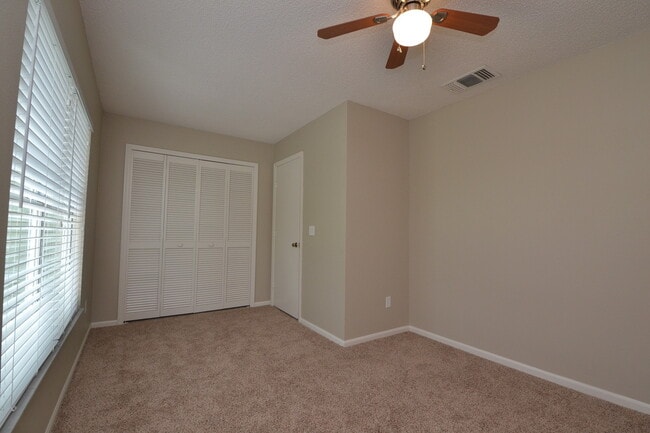 Building Photo - Beautiful 2/2.5 Winter Springs Townhome ~ Newer Paint & Flooring ~ End Unit with Pond View!