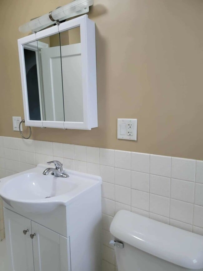 Building Photo - 4014 N Octavia Ave