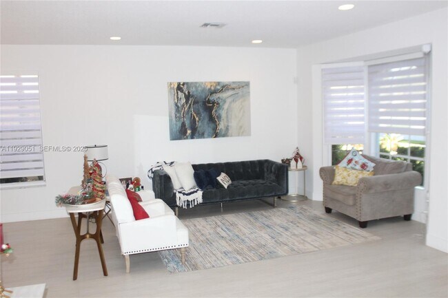 Building Photo - 2568 Jardin Pl