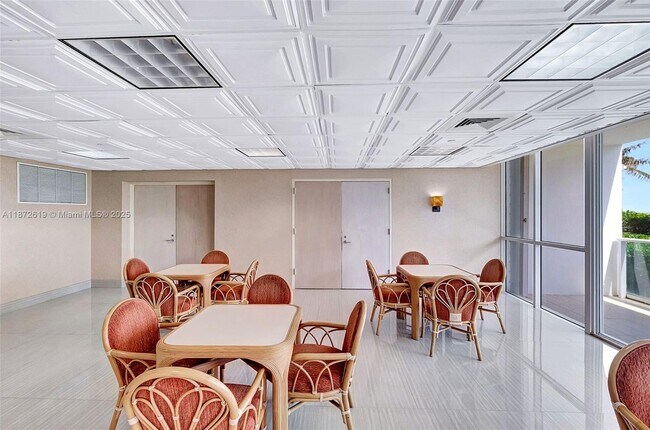 Building Photo - 16485 Collins Ave
