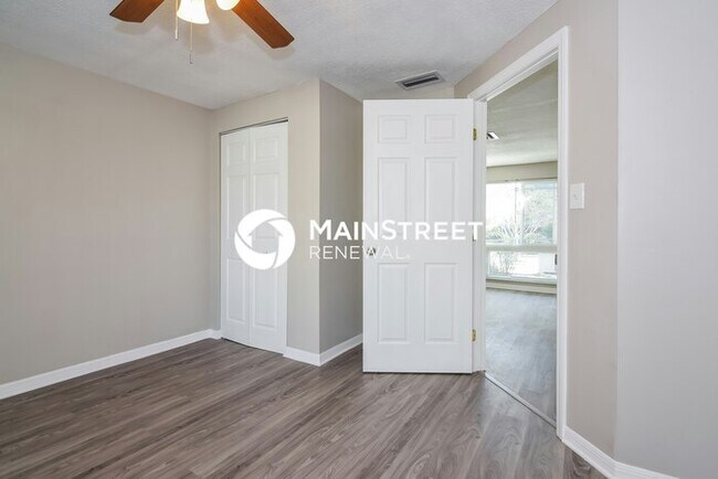 Building Photo - 3 Bedroom Pet-Friendly Home in Port Richey, FL with Main Street Renewal