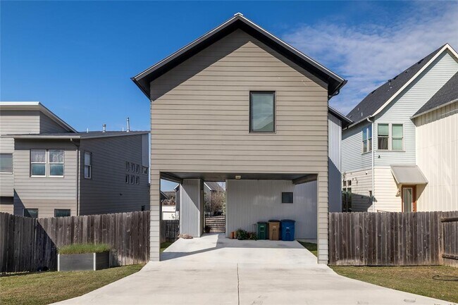 Building Photo - 6021 Seville Dr