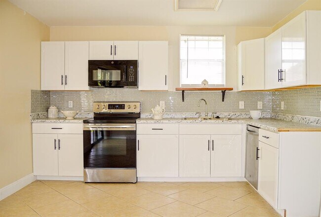 Building Photo - 2909 Donnell Dr