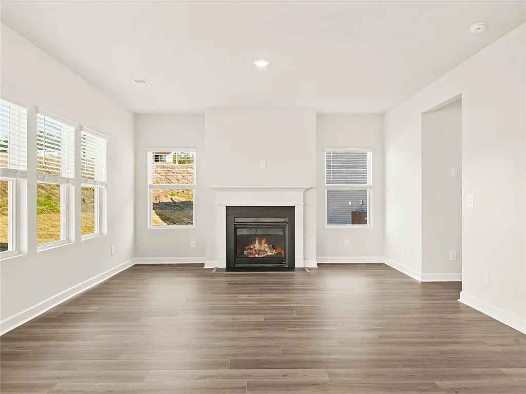 Building Photo - 105 Oval Ct