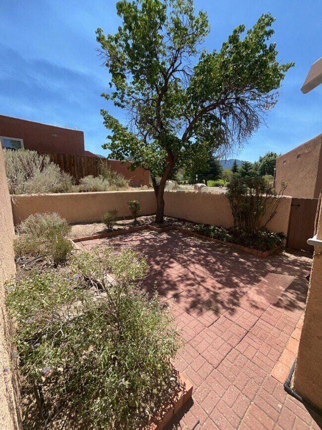 Building Photo - Beautiful home at the base of the Sandia's