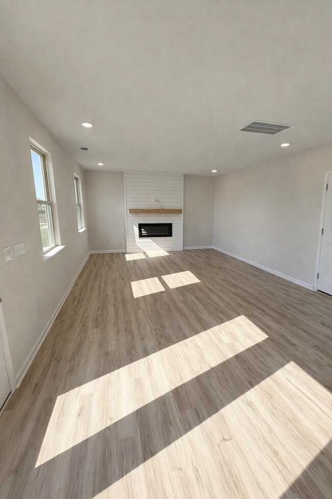 Building Photo - 5015 Weddington Rd