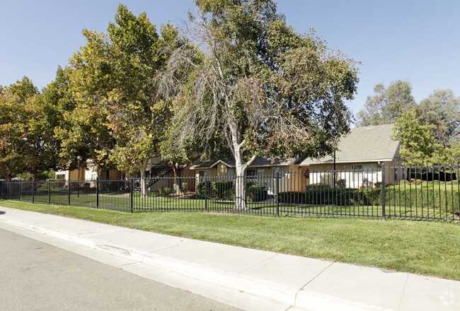 Building Photo - Park Meadows