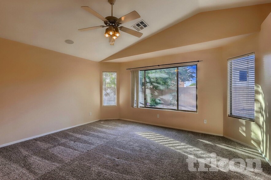 Building Photo - 4410 W Donner Dr