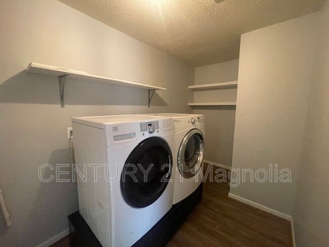 Building Photo - 3615 Goldfinch Dr