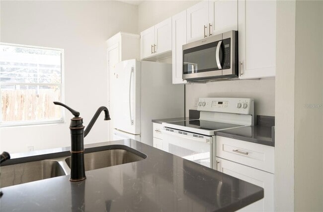 Building Photo - 151 Bluebrook Ct